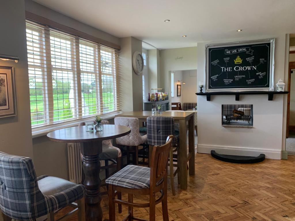 The Crown Of Cookham Hotel ภายนอก รูปภาพ